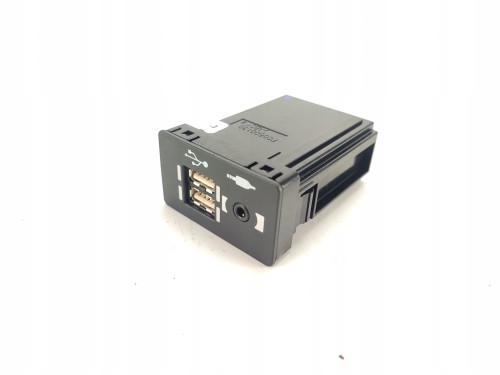 GNIAZDO USB LEXUS UX 250h (2018-2022) 2.0 HYBRID 184KM 86190-24030