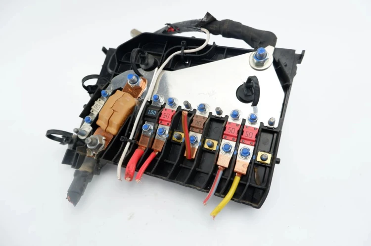 KLEMA AKUMULATORA PLUSOWA FORD FOCUS MK3 LIFT (2014-2018) 1.6 Ti-VCT 105 KM
