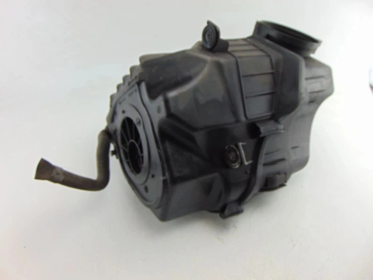 OBUDOWA FILTRA POWIETRZA AUDI A8 D3(2002-2009) 3.0 V6 TDI 233KM 059133823D