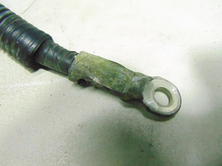 KLEMA AKUMULATORA MINUSOWA TOYOTA RAV4 III (2005-2008) 2.2 D4D 136KM