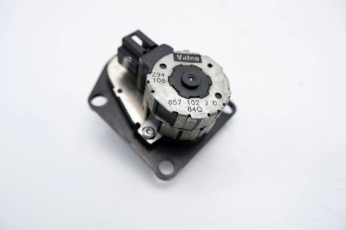 SILNICZEK NAGRZEWNICY OPEL VECTRA B 2.0 DTI 657102JD