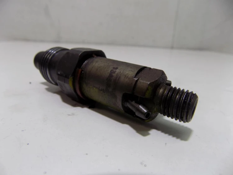 WTRYSKIWACZ RENAULT KANGOO I (1998-2003) LCR6735405