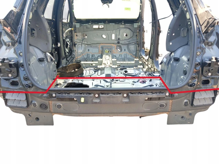 PAS TYLNY WANNA RENAULT CAPTUR II LAK: TEGNE (19-24)