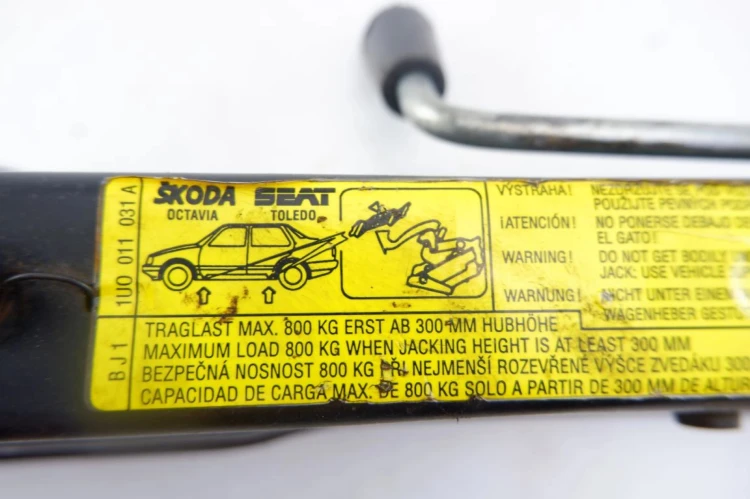 LEWAREK PODNOŚNIK SAMOCHODOWY SKODA OCTAVIA I 1.9 TDI 1U0011031A
