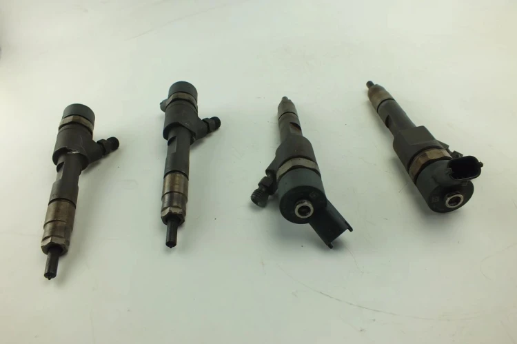 WTRYSKIWACZ RENAULT SCENIC III (2009-2013) 82778396
