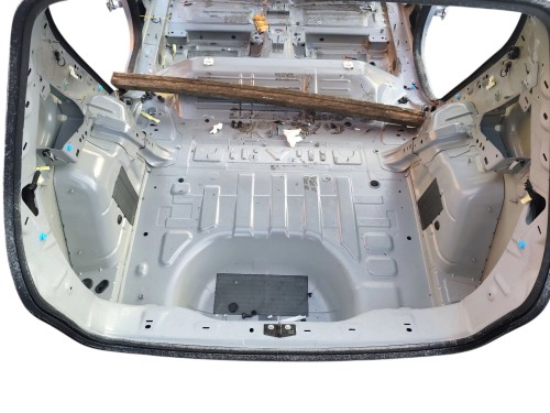 PAS TYLNY WANNA JEEP AVENGER (2022-) 54 kWh 156KM