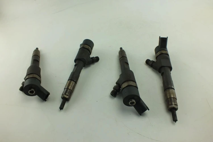 WTRYSKIWACZ RENAULT SCENIC III (2009-2013) 82778396