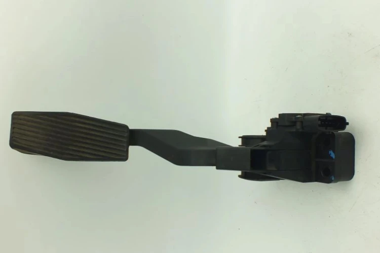 PEDAŁ GAZU POTENCJOMETR OPEL ZAFIRA A 2.0 DTI 90581208