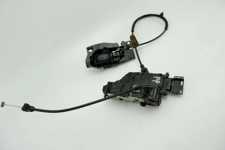 ZAMEK DRZWI PRAWY PRZÓD PEUGEOT 207 (2006-2009)