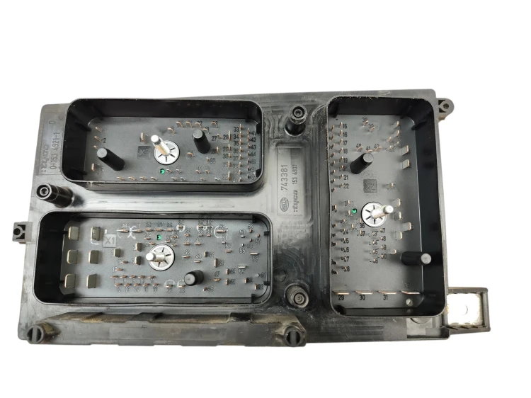 SKRZYNKA BEZPIECZNIKÓW OPEL ASTRA H LIFT (2006-2014) 1.9 CDTI 100KM 1320675