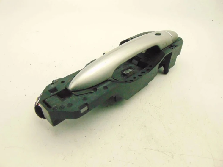 KLAMKA ZEWNĘTRZNA PRAWY PRZÓD RENAULT MEGANE III (2008-2013) 1.9 DCI