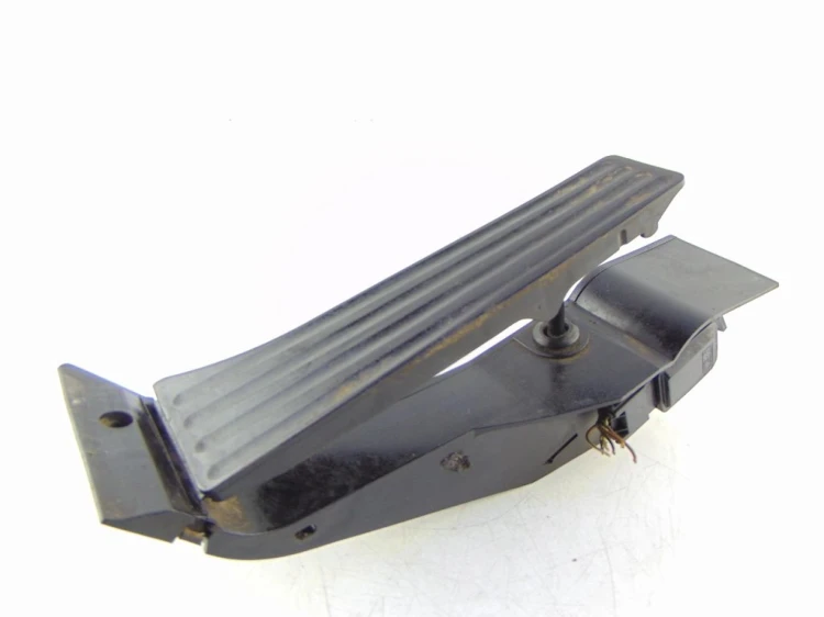 PEDAŁ GAZU POTENCJOMETR BMW E65 (2001-2005) 3.6 V8 N62B36A 272KM 6759723-01