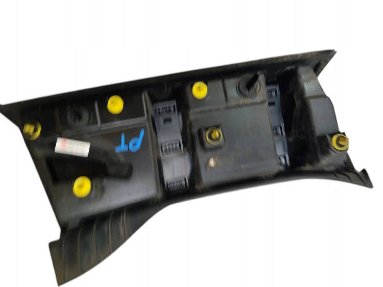 LISTWA NAKŁADKA SŁUPKA PRAWY TYŁ LAND ROVER DEFENDER II L663 (2019-) 2.0 SD