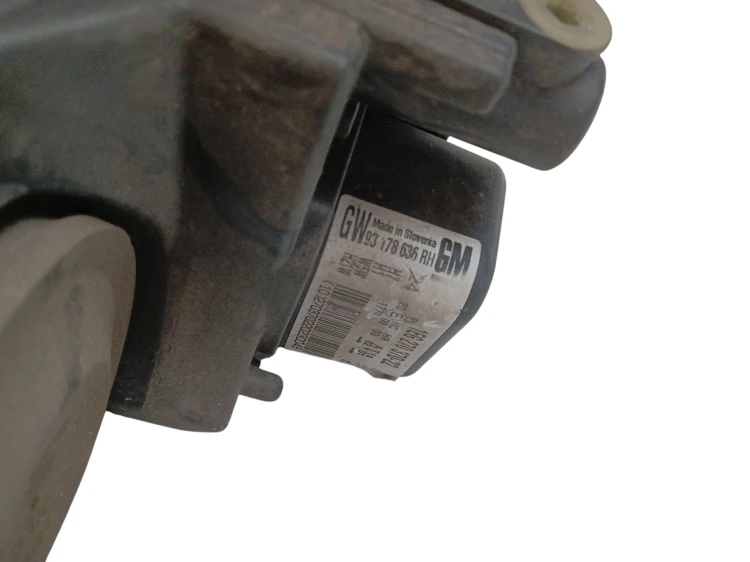 LAMPA PRAWY PRZÓD OPEL ASTRA H (2004-2006) 1.7 CDTI 100KM 93178636