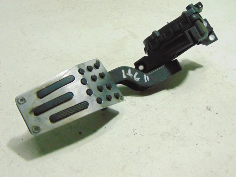 PEDAŁ GAZU POTENCJOMETR RENAULT LAGUNA II (2001-2005) 8200003392