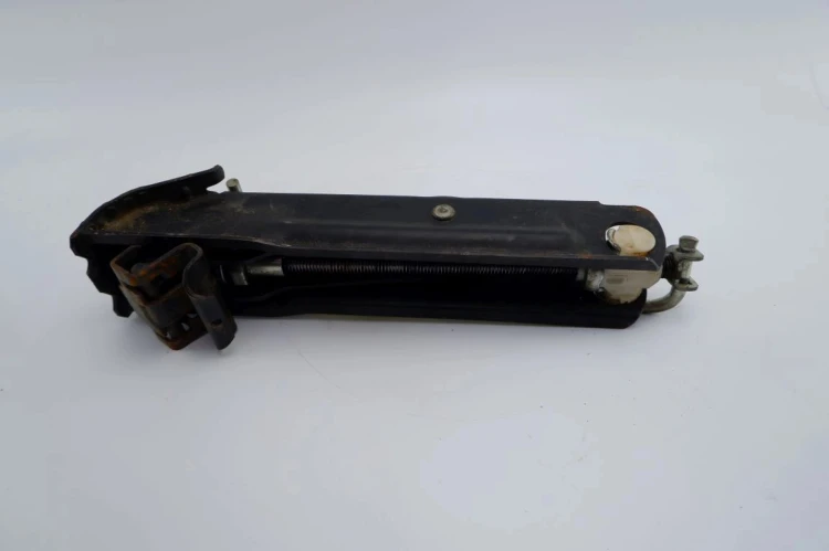 LEWAREK PODNOŚNIK SAMOCHODOWY VOLKSWAGEN PASSAT B6 3C0011031B
