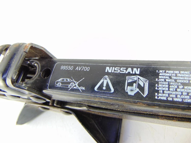 LEWAREK PODNOŚNIK SAMOCHODOWY NISSAN MICRA K11 1.0 99550 AV700