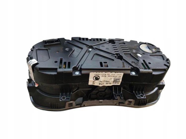 LICZNIK SKODA FABIA III (2014-2018) 1.4 TDI 105KM 6V0920731A