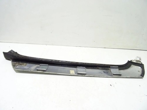 LISTWA OSŁONA SŁUPKA PRAWA CHRYSLER CROSSFIRE (2003-2007)