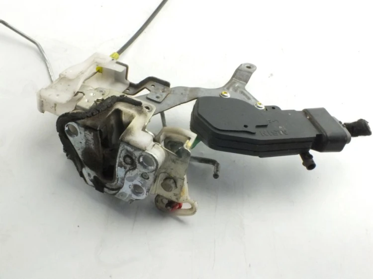ZAMEK DRZWI LEWY PRZÓD PEUGEOT 107 (2005-2008) 1.0