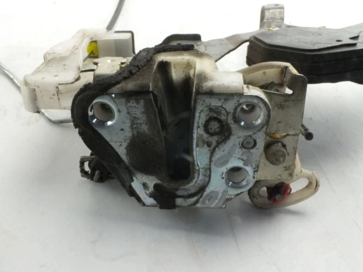 ZAMEK DRZWI LEWY PRZÓD PEUGEOT 107 (2005-2008) 1.0