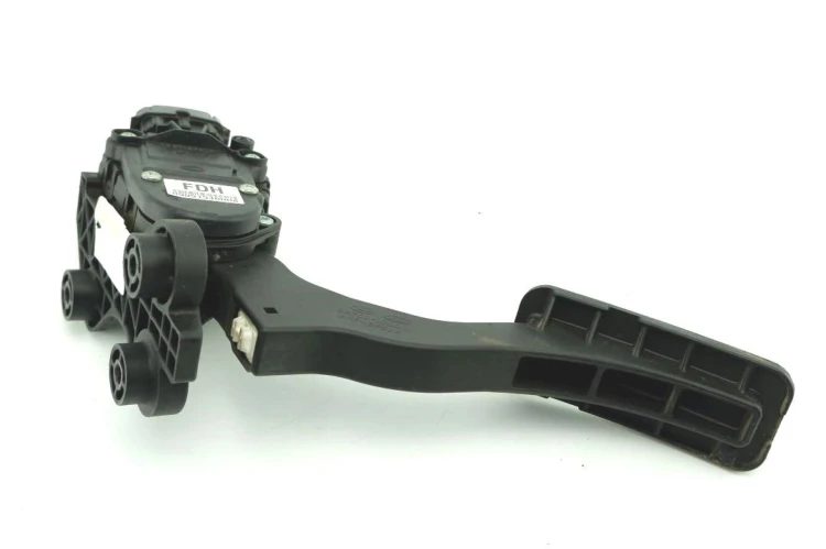 PEDAŁ GAZU POTENCJOMETR KIA CEED I LIFT 32700-2R300