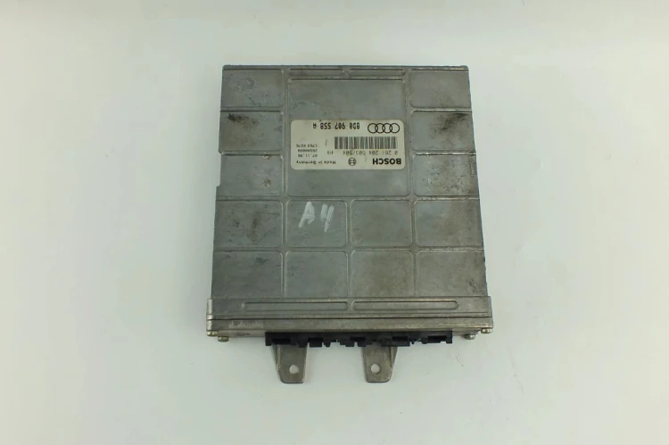 KOMPUTER STEROWNIK SILNIKA VOLKSWAGEN PASSAT B5 1.8 20v 8D0907558S