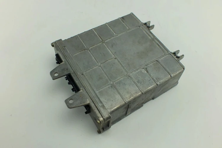 KOMPUTER STEROWNIK SILNIKA VOLKSWAGEN PASSAT B5 1.8 20v 8D0907558S