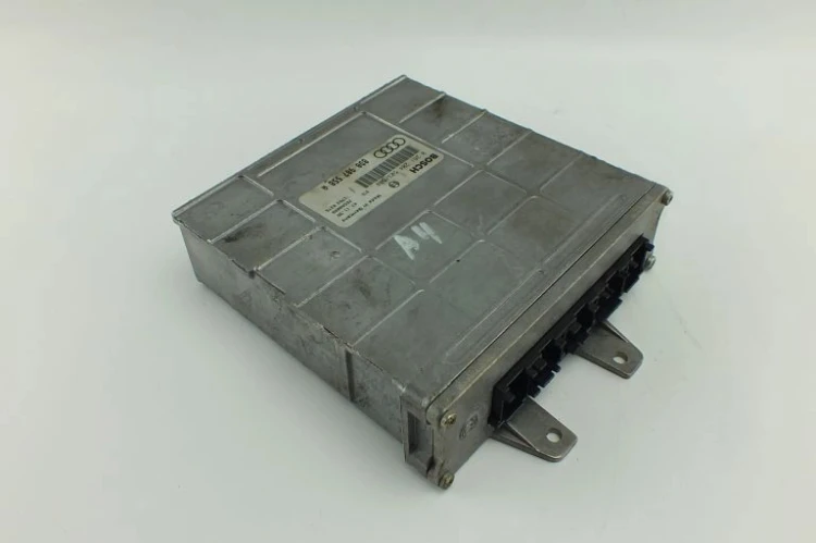 KOMPUTER STEROWNIK SILNIKA VOLKSWAGEN PASSAT B5 1.8 20v 8D0907558S