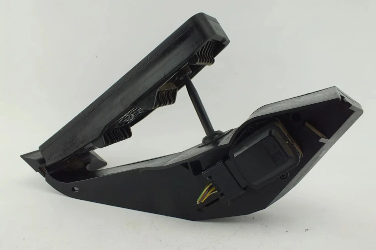 PEDAŁ GAZU POTENCJOMETR BMW E65 (2001-2005) 3.0D M57N
