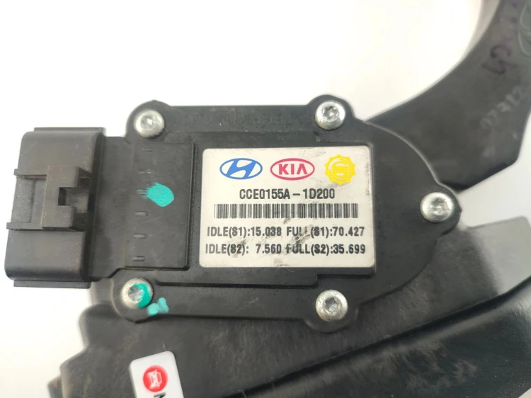 PEDAŁ GAZU POTENCJOMETR KIA CARENS III (2006-2011) 2.0 CRDI 140KM CCE0155A-