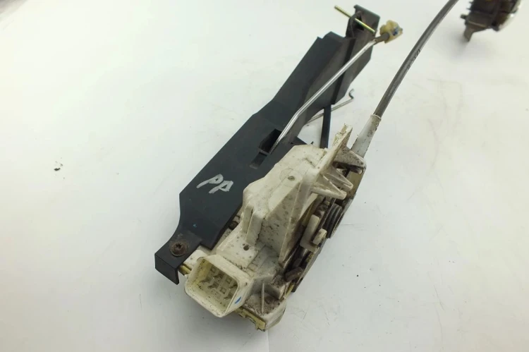 ZAMEK DRZWI PRAWY PRZÓD FORD FOCUS MK1 1.8 TDCI