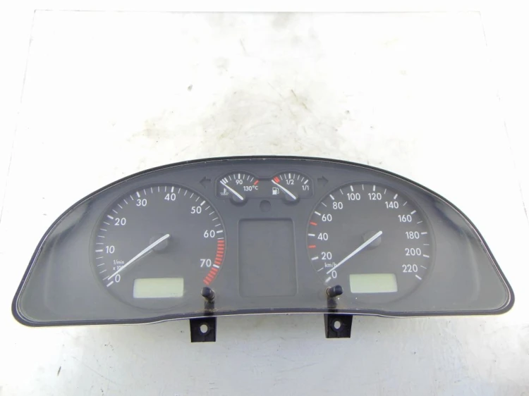 LICZNIK VOLKSWAGEN PASSAT B5 1,6 16V 09051969901