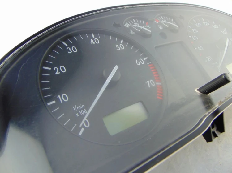 LICZNIK VOLKSWAGEN PASSAT B5 1,6 16V 09051969901