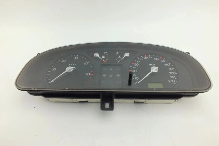 LICZNIK RENAULT LAGUNA II (2001-2005) 8200328436