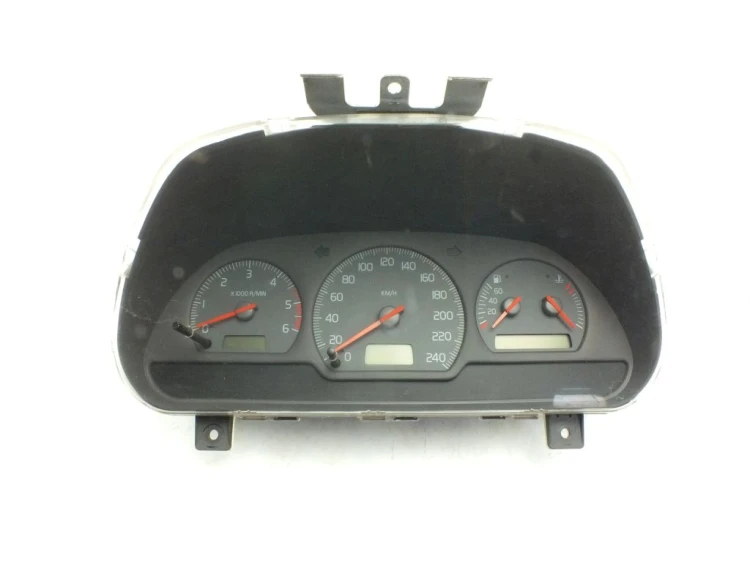 LICZNIK VOLVO V40 I (1995-2004) 1.9D 30857486