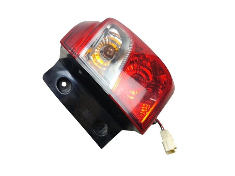LAMPA PRAWY TYŁ SUZUKI SX4 S-CROSS (2013-2016) 1.6 VVT 120KM 220-17733
