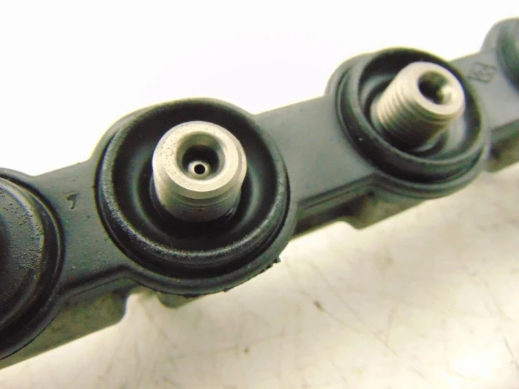 LISTWA WTRYSKOWA RENAULT LAGUNA III (2007-) 2.0 DCI 8200942721 8200610223 0