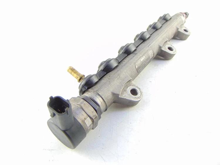 LISTWA WTRYSKOWA RENAULT LAGUNA III (2007-) 2.0 DCI 8200842432