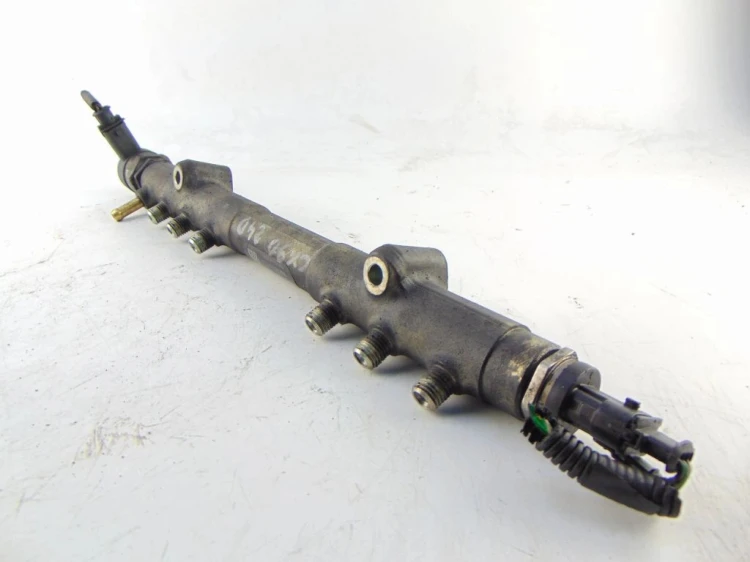 LISTWA WTRYSKOWA VOLVO XC90 (2002-2006) 2.4 D5 163KM 0445215023