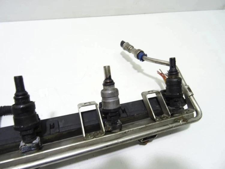 LISTWA WTRYSKOWA BMW E46 143894902