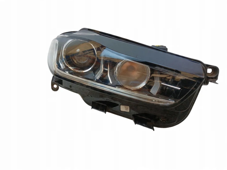 LAMPA PRAWY PRZÓD JAGUAR XE X760 (2015-2019) 2.0 D 180KM GX73-13W029-DE