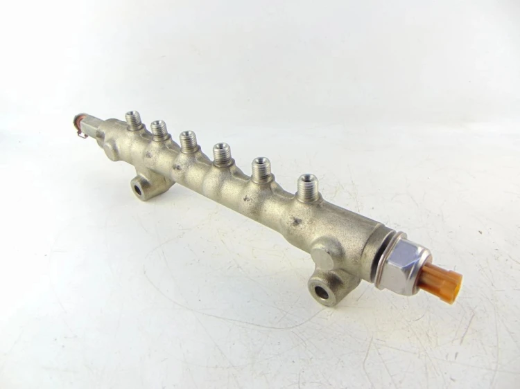 LISTWA WTRYSKOWA MITSUBISHI ASX (2010-)