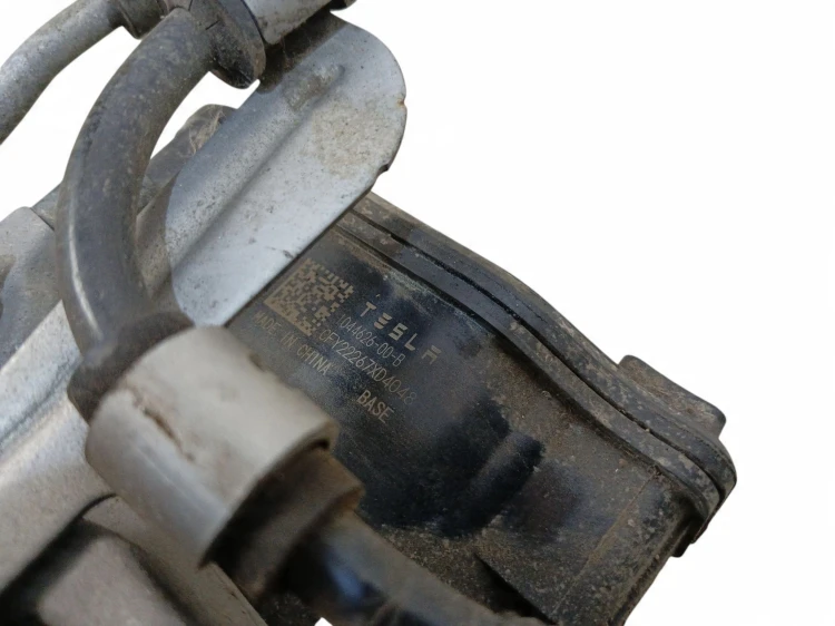 ZACISK HAMULCOWY PRAWY TYŁ TESLA MODEL 3 LIFT (2020-2023) 60kWh 283KM 10446