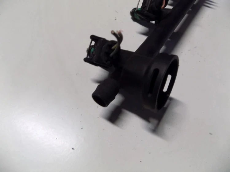 LISTWA WTRYSKOWA RENAULT LAGUNA II (2001-2005) 7700107405 7700112777