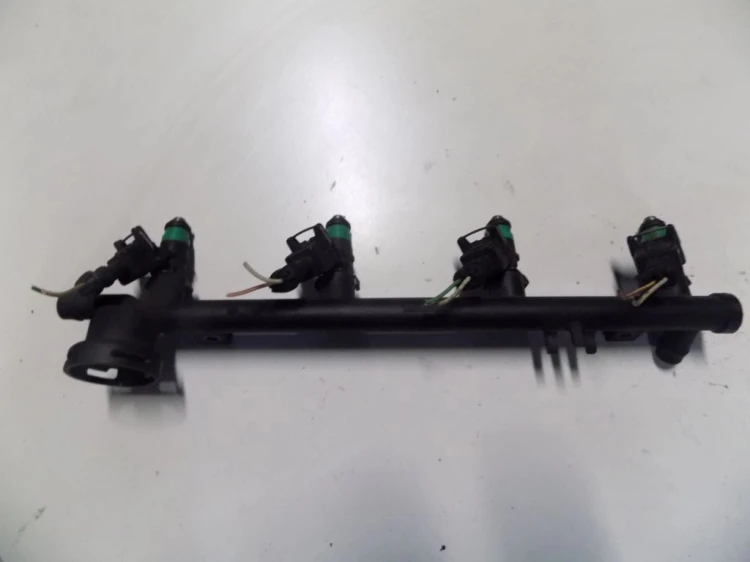 LISTWA WTRYSKOWA RENAULT LAGUNA II (2001-2005) 7700107405 7700112777
