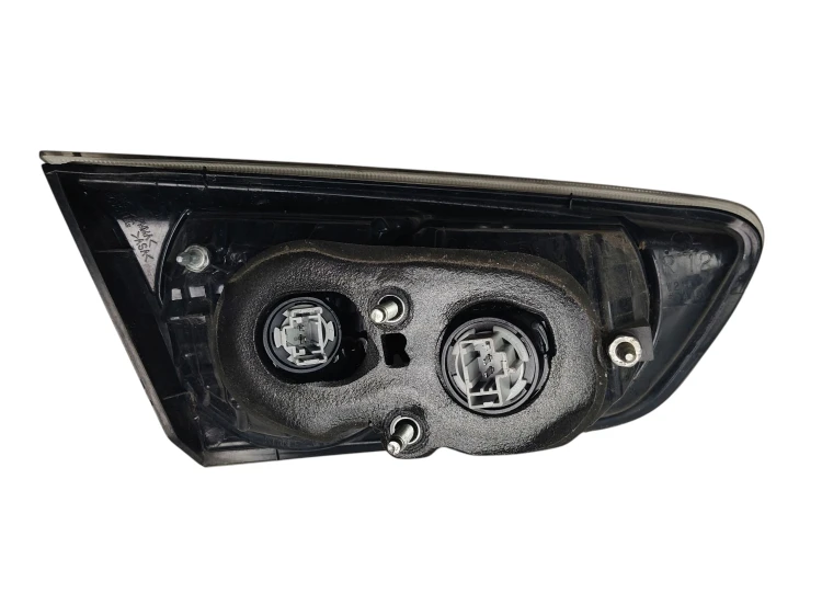 LAMPA PRAWY TYŁ W KLAPE MITSUBISHI LANCER VIII (2007-2015) 1.6 MIVEC 117KM