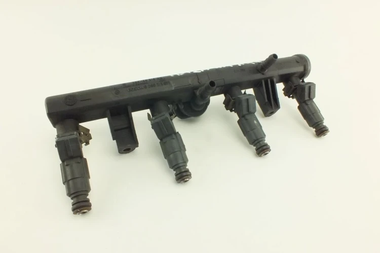 LISTWA WTRYSKOWA SEAT IBIZA III (2002-2008) 1.4 030133319AA