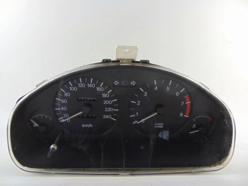 LICZNIK MITSUBISHI CARISMA 1,6 16v MR114265