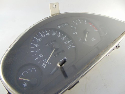 LICZNIK MITSUBISHI CARISMA 1,6 16v MR114265